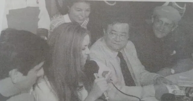 Shakira y Edgar García Ochoa durante la inaguración de la biblioteca en una cárcel. Foto: Edgar García Ochoa "Flash".   