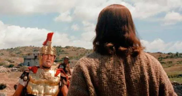 Jesús de espaldas en la película 'Ben-Hur'. Foto: Sensacine   
