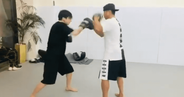 Jungkook de BTS practicando boxeo. Foto: captura/Twitter