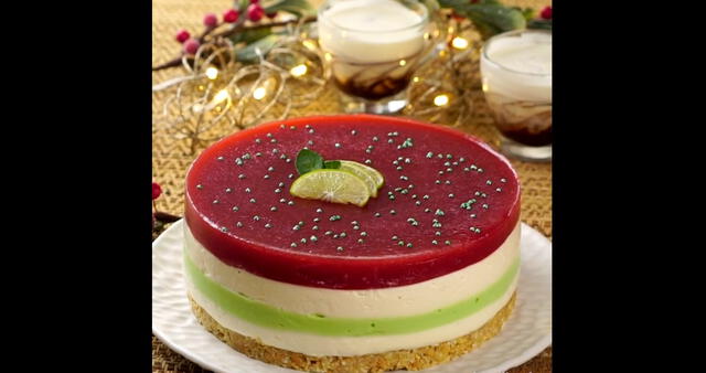 Con el cheesecake navideño tendrás para 10 porciones aproximadamente.