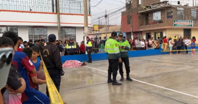 Cancha de fútbol fue la escena del crimen. Foto: PNP   