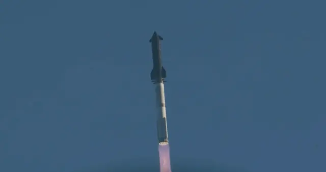  La nave Starship de SpaceX asciende en el lanzamiento del vuelo 11 el 13 de octubre. Foto: SpaceX   