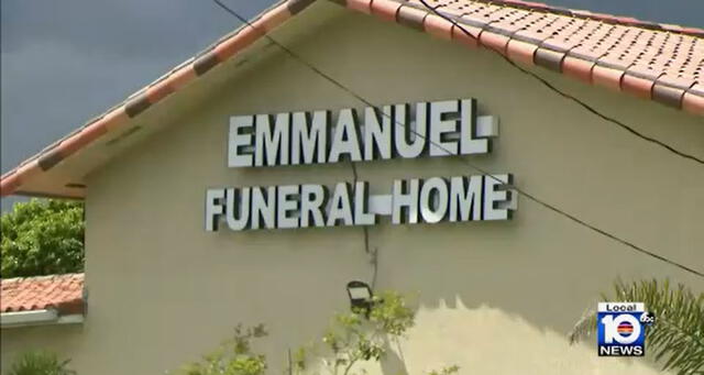 Las mujeres han responsabilizado aThe Emmanuel Funeral Home por el cambio de cadáveres. Foto: captura Local 10