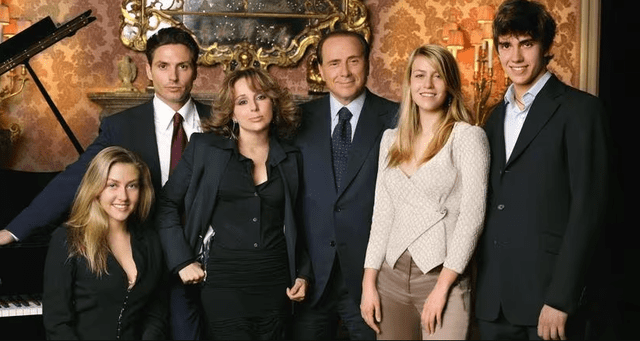  Silvio Berlusconi y sus 5 hijos. Foto: II Sole 24 Ore<br>    