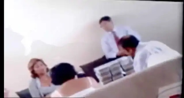 VIDEO. Las imágenes de la repartición del dinero evidenciaron la conspiración en la que participó el juez Juan Varillas al ordenar el embargo contra el Gobierno Regional de Arequipa. VIDEO. Las imágenes de la repartición del dinero evidenciaron la conspiración en la que participó el juez Juan Varillas al ordenar el embargo contra el Gobierno Regional de Arequipa.