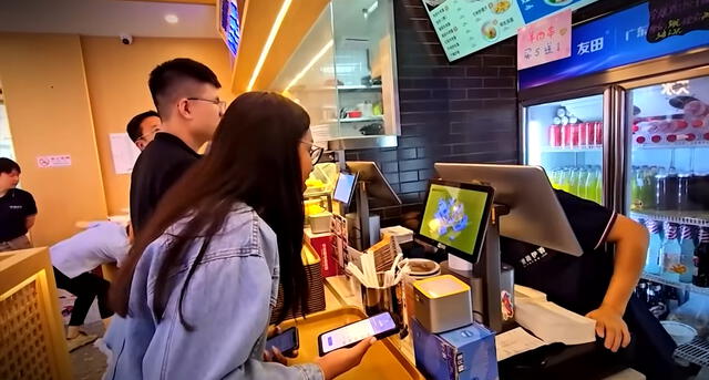  De acuerdo con la experiencia de Milagros, el almuerzo cuesta S/13 soles en China, similar a Perú. Foto: captura de pantalla/TVPerú Noticias/YouTube   