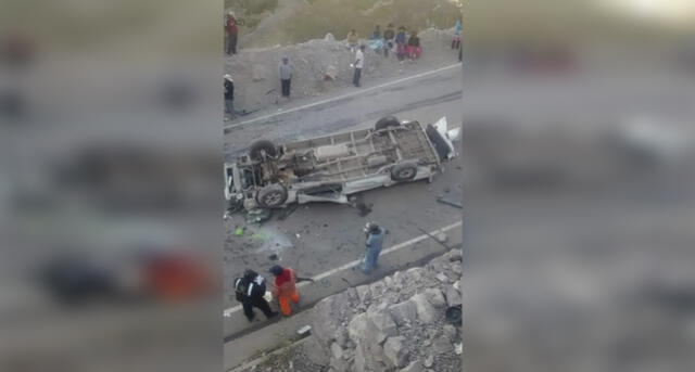 Reportan cuatro muertos en Tacna tras despiste de miniván 
