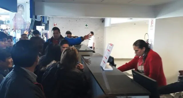 Malestar de pasajeros por cancelación de vuelo Arequipa - Cusco de Peruvian [FOTOS]