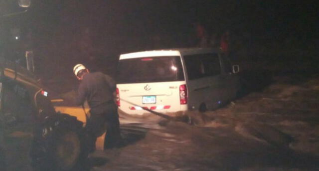 Policía logró rescatar a las dos personas y recuperaron el vehículo.  Foto: Perú 21.