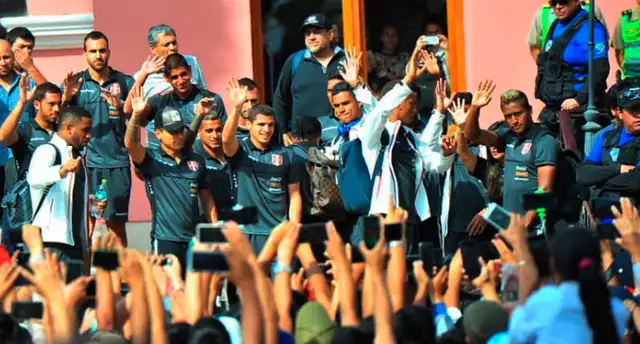 Selección peruana llegó a Arequipa para su partido contra Costa Rica  [FOTOS y VIDEO]