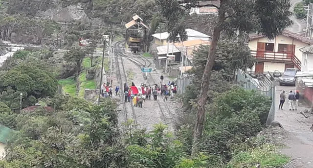  Cientos de turistas varados en vía a Machupicchu por paro agrario en Cusco [FOTOS Y VIDEO]