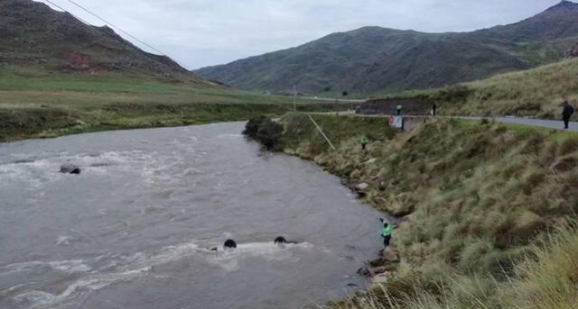 Cusco: cuatro muertos y varios desaparecidos tras caer minivan a río [FOTOS y VIDEO]