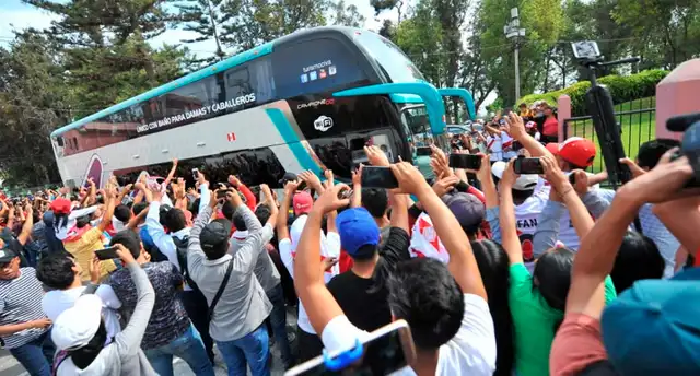 Selección peruana llegó a Arequipa para su partido contra Costa Rica  [FOTOS y VIDEO]