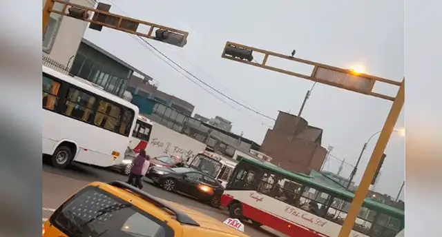 Reportan caos vehicular en Evitamiento tras cierre de vías [FOTOS]