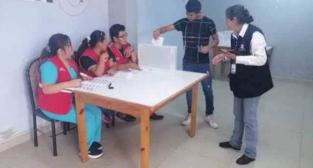 Personas con discapacidad participaron en simulacro de votación.