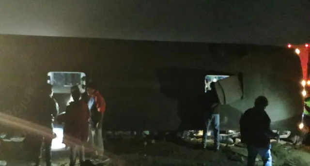 Dos fallecidos y varios heridos en accidente en carretera Arequipa - Lima [FOTOS y VIDEO]