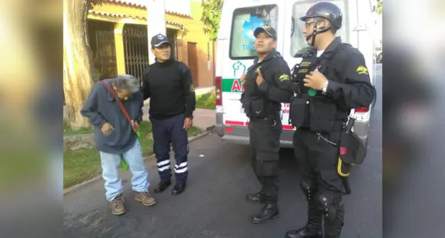 Serenos ayudan a anciano con alzheimer a llegar a su casa en Arequipa