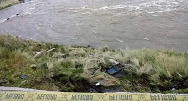 Cusco: cuatro muertos y varios desaparecidos tras caer minivan a río [FOTOS y VIDEO]