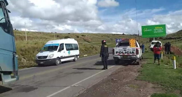 Policía habría invadido carril con su auto y ocasionado choque con combi repleta de pasajeros en Puno [FOTOS]