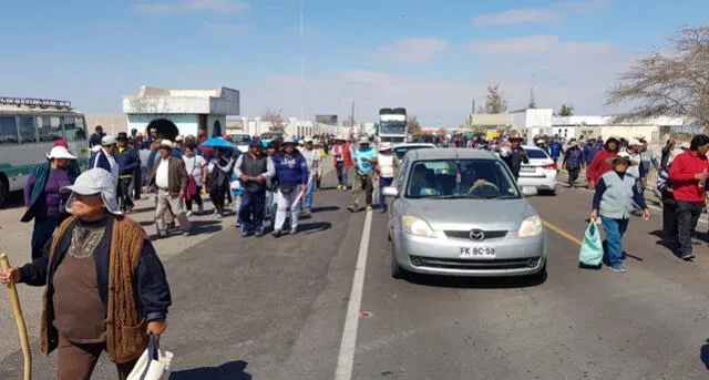 Tacna: Agricultores bloquean Panamericana Sur [VIDEOS]