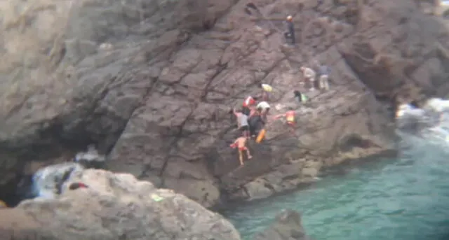 Arequipa: Rescatan a varón que se ahogaba luego de caer por barranco en Mollendo