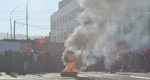 Arequipa: Obreros continúan huelga en sede regional y piden presencia de Cáceres Llica [VIDEO]