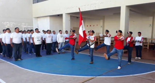 En Día de la Bandera, reclusos de Puno entonan Himno Nacional en aimara [FOTOS]