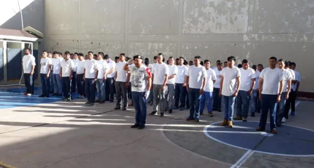 En Día de la Bandera, reclusos de Puno entonan Himno Nacional en aimara [FOTOS]