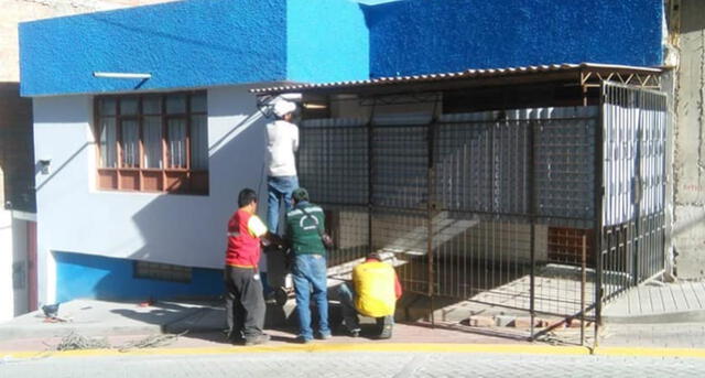 Facebook: Retiran cochera que estaba soldada en la vía pública en Arequipa [FOTOS]
