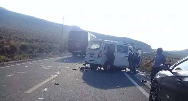 Ayacucho: choque entre bus y minivan deja dos muertos en vía Nasca-Puquio [FOTOS y VIDEO]
