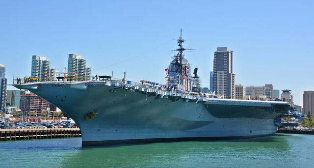  San Diego, CA - USS Midway Museum. Foto: The travel  