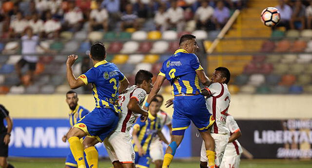 Universitario vs. Capiata. Foto: EFE