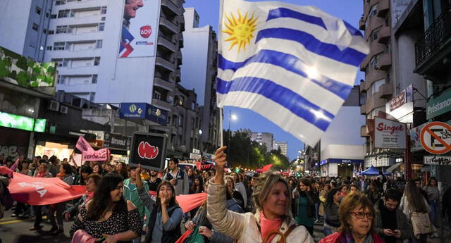  Uruguay destaca con un puntaje de 8,66 sobre 10, el país se distingue por su proceso electoral y pluralismo. Foto: AFP   