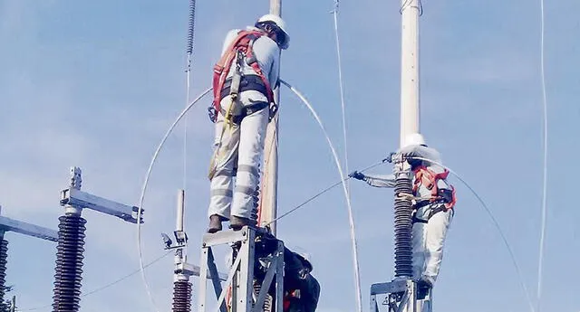 Electricista causaba apagones en todo el pueblo solo para encontrarse en crecreto con su novia