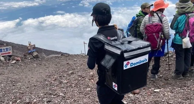 Un repartidor de pizza realizó una entrega en la cima del monte Fuji. Foto: Clarin