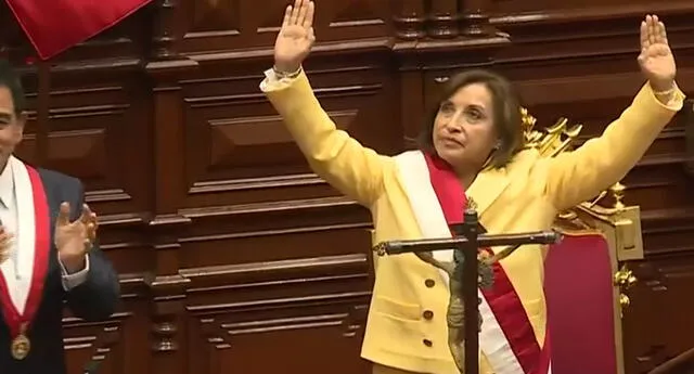 Dina Boluarte es la primera y nueva presidenta del Perú.