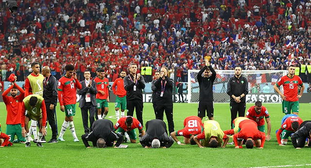 Qatar 2022: jugadores de Marruecos se arrodillan ante sus hinchas tras la derrota contra Francia