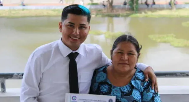 La historia generó varios elogios hacia la madre, por su constante trabajo para educar a sus hijos. Foto: Facebook/Fernando Vela