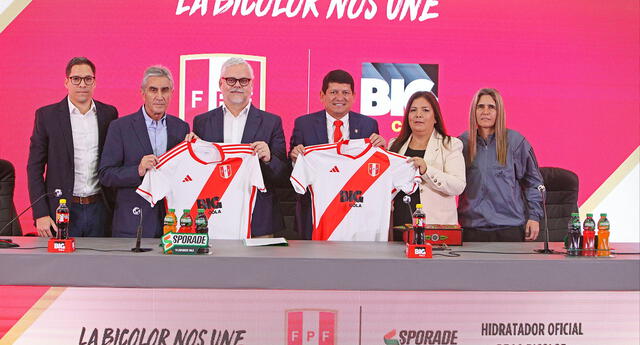 Grupo AJE será el nuevo patrocinador de la selección peruana de fútbol. Foto: Facebook FPF