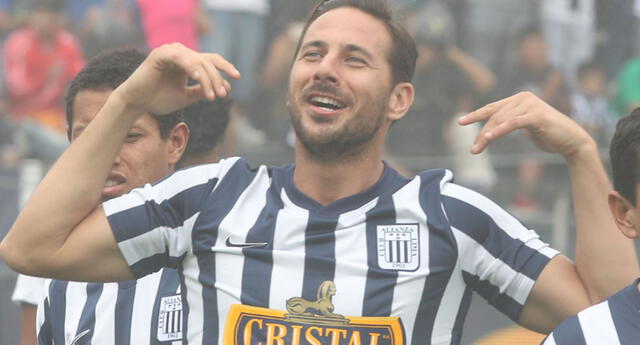 Claudio Pizarro vistió la camiseta de Alianza Lima antes de ir al fútbol alemán. Foto: La República