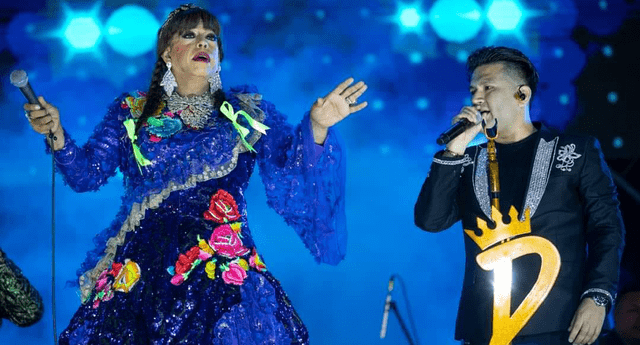 Deyvis Orosco y la Chola Chabuca compartieron escenario por el aniversario de la capital peruana. Foto: Deyvis Orosco/Facebook