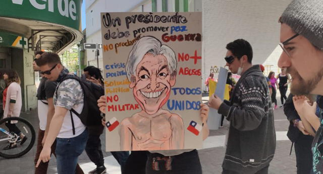 Los manifestantes a Sebastián Piñera por las pocas acciones de su gobierno.