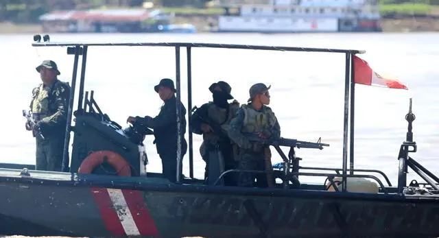 <em> Patrulla anfibia en la isla Santa Rosa. Foto: Caretas</em>   