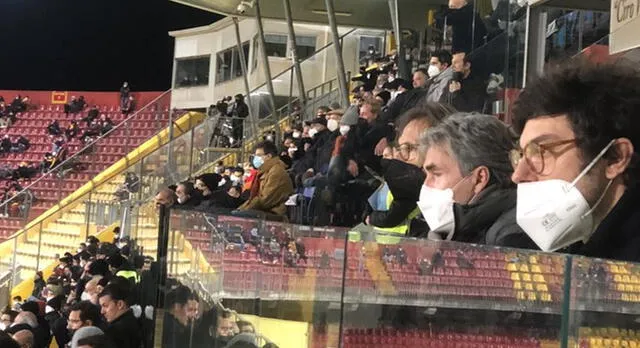 Ricardo Gareca y Néstor Bonilla en el Benevento - Como. Foto: Massimiliano Mogavero