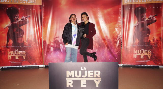 Renata Flores y Ruby Palomino en avant premire de "La mujer rey". Andes films