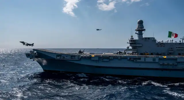 <em> Portaaviones C 550 de Italia con un caza AV-8B Harrier II Plus. Foto: Radar Austral</em>   