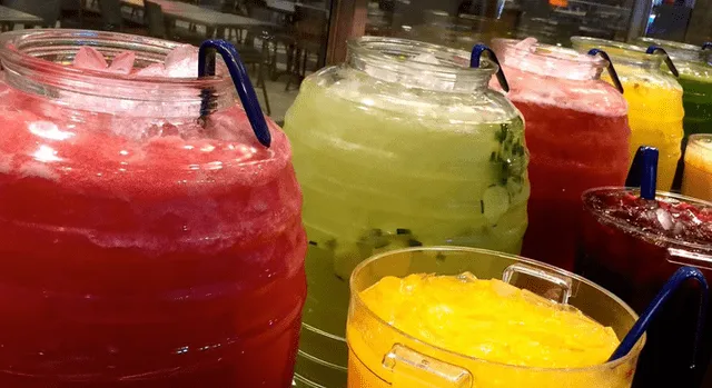 Los sabores de las aguas frescas involucran muchas frutas y flores. Foto: Gobierno de México   