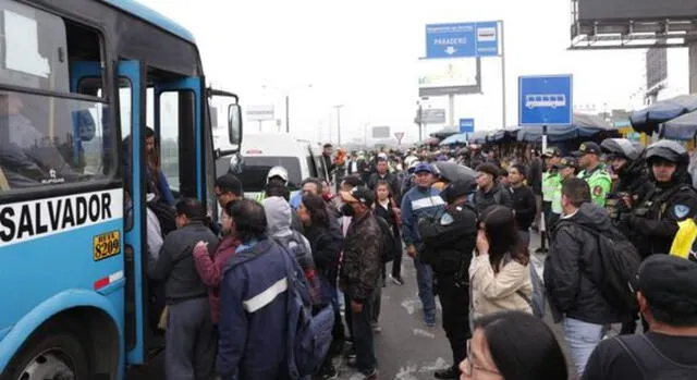 Algunas empresas de transporte circulan con normalidad pese al paro de transportistas. Foto: LR   