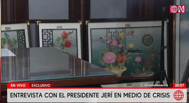 El presidente mostró una grupo de cuadros durante su entrevista a Cuarto Poder. Foto: captura de pantalla/Cuarto Poder   