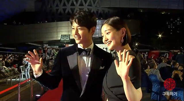 Song Joong Ki y Park So Dam, anfitriones de la ceremonia de apertura. Foto: captura YouTube